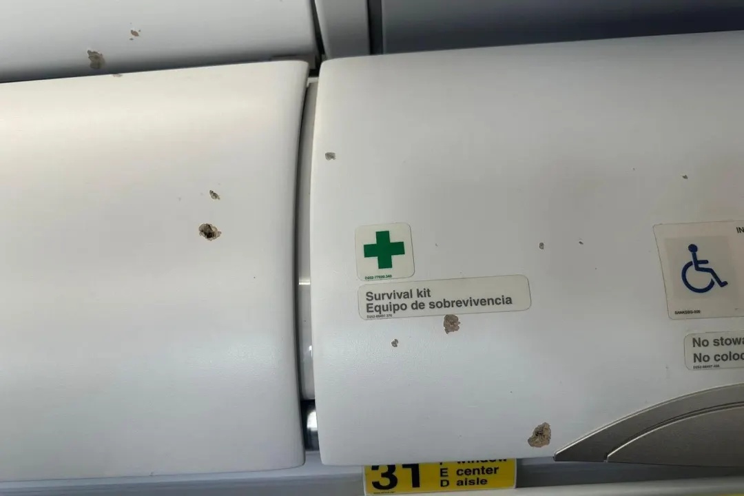 美国一航班降落时遭枪击!机身被打穿 美国一航班降落时遭枪击!机身被打穿