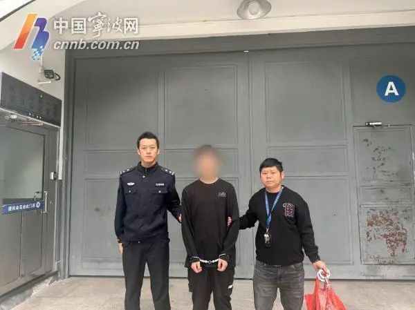 男子到派出所报警称有诈骗分子说他是逃犯，民警一查：他还真是！