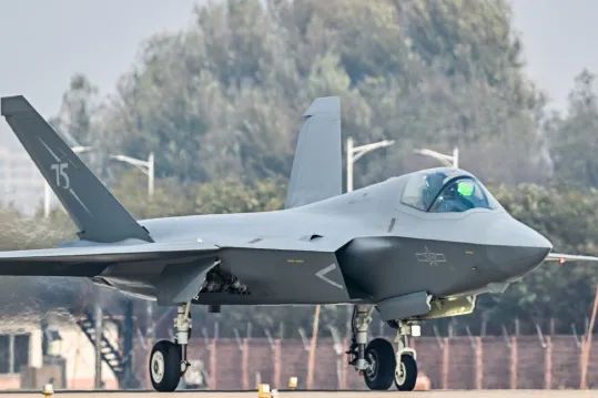 今天开幕,歼-35A航展表演首秀来了! 今天开幕,歼-35A航展表演首秀来了!