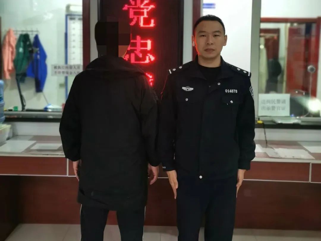 拘留！呼和浩特一男子尾随女子并裸露身体，警民协作将其控制