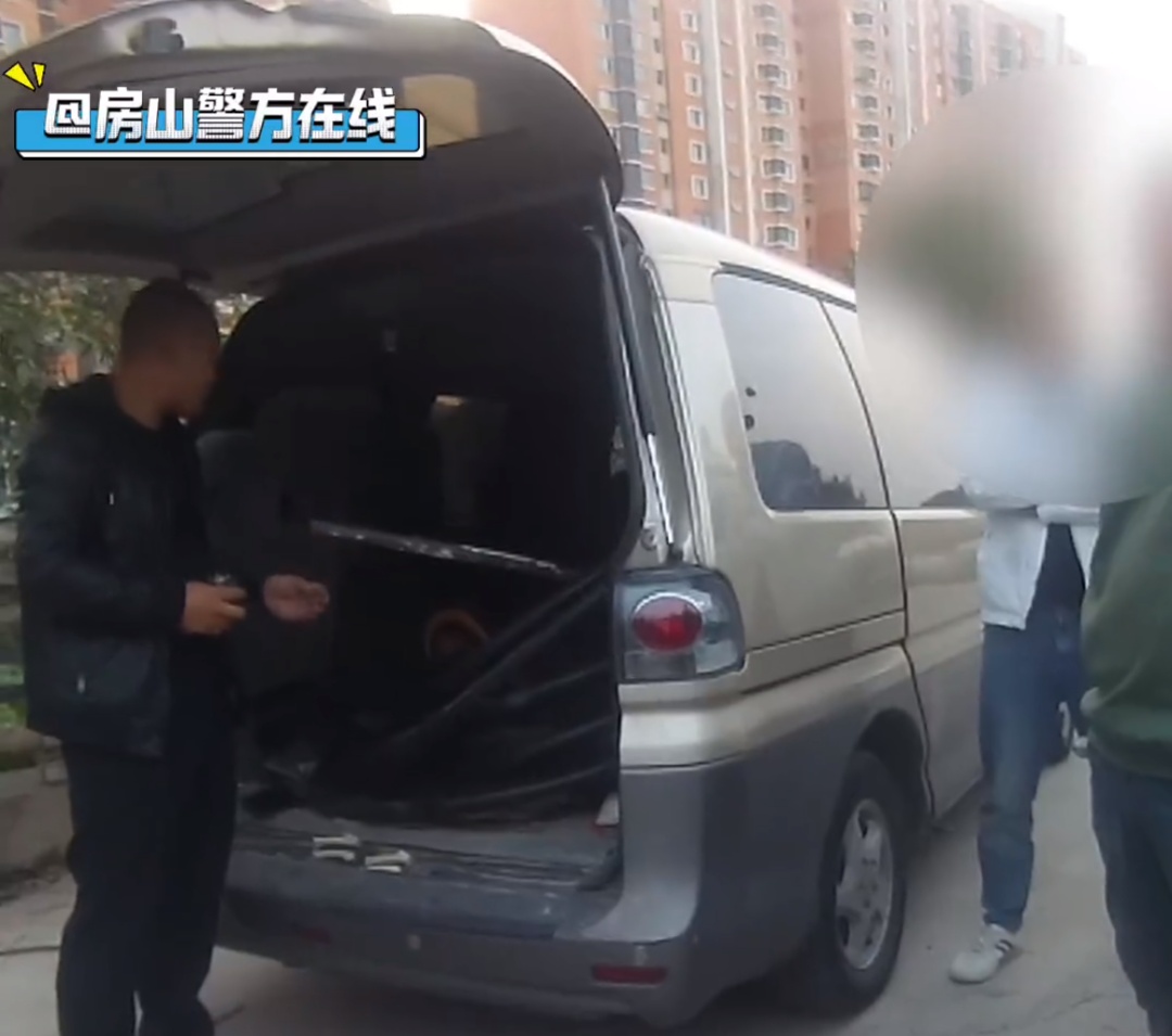 不是？？大白天的，你把我电话线偷了？