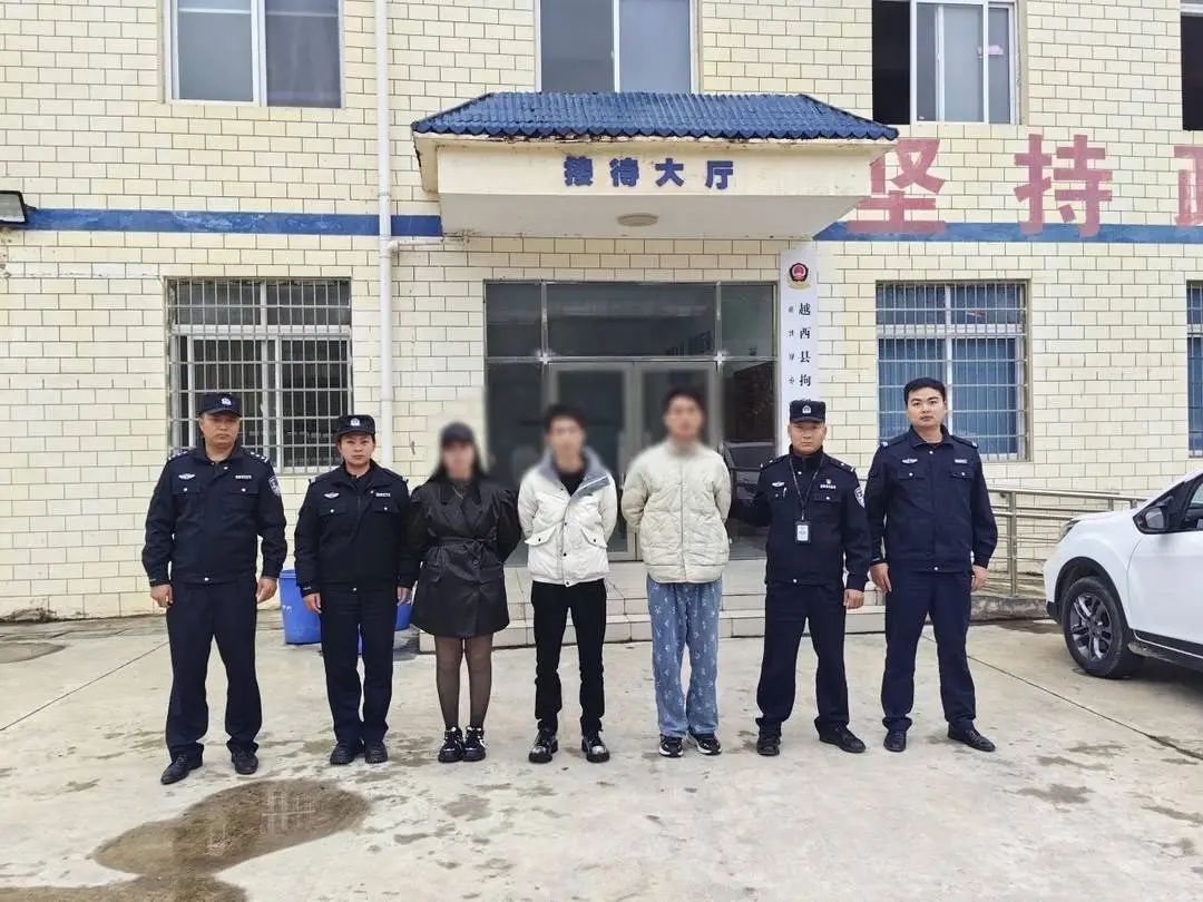 手提菜刀直播“砍人”?网红摆拍“凶案”现场引流带货被罚! 手提菜刀直播“砍人”?网红摆拍“凶案”现场引流带货被罚!