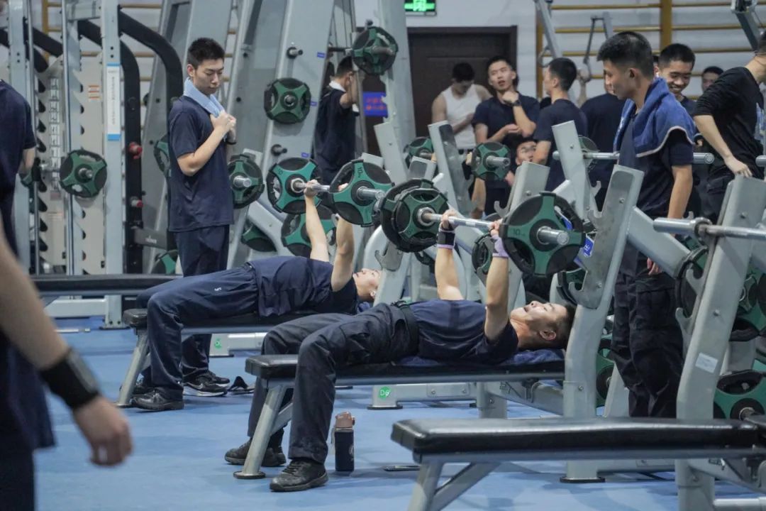 免费!免费!杭州这里天一黑就爆满!乌泱泱人挤人! 免费!免费!杭州这里天一黑就爆满!乌泱泱人挤人!