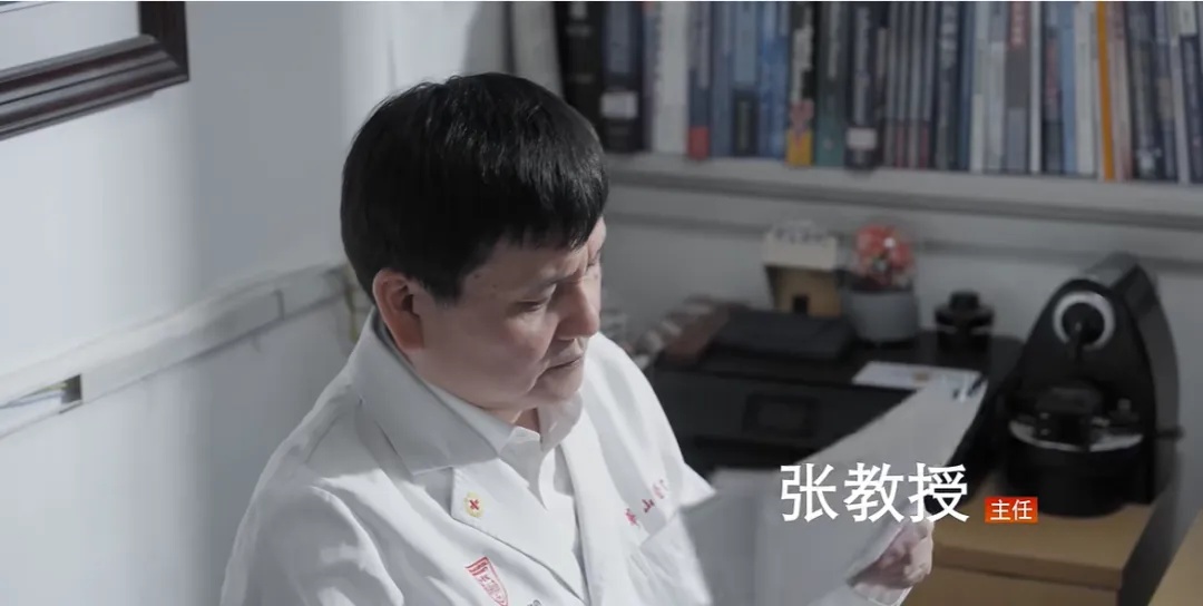 张文宏不做医生了?首部“跨界”电影免费看!居然演了这个角色... 张文宏不做医生了?首部“跨界”电影免费看!居然演了这个角色...