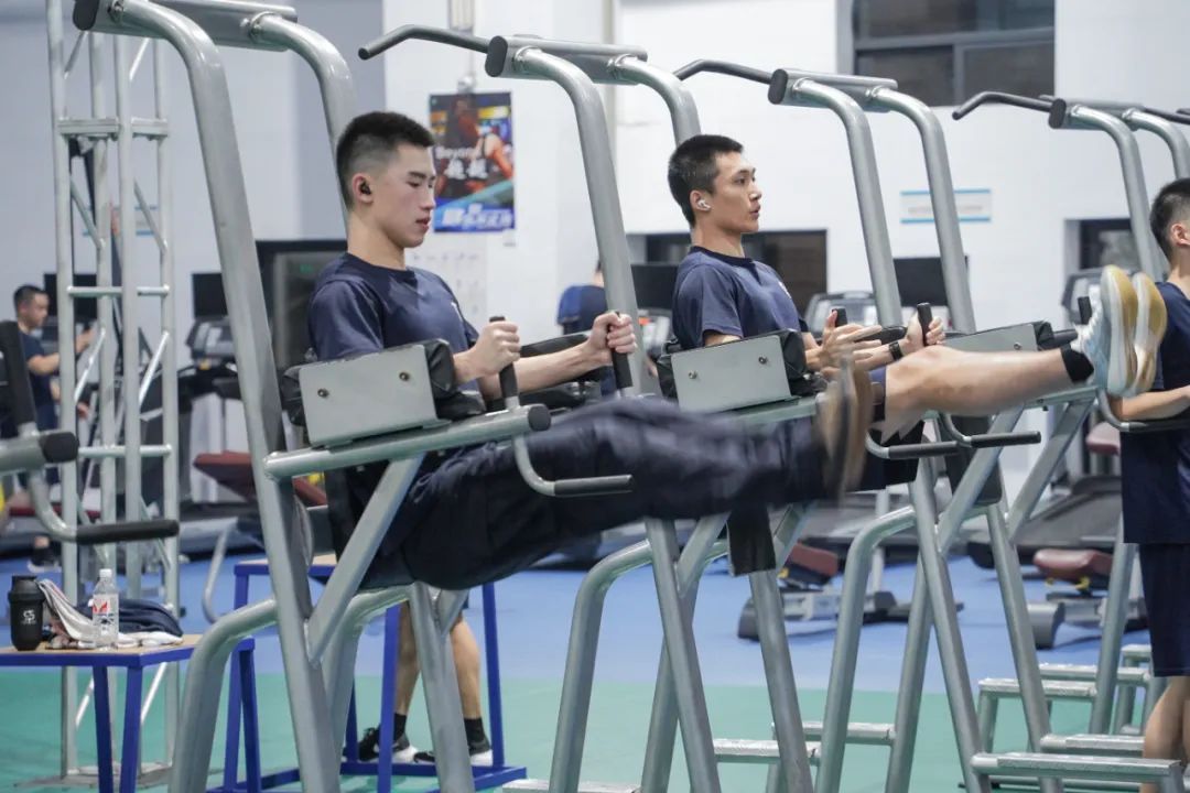 免费!免费!杭州这里天一黑就爆满!乌泱泱人挤人! 免费!免费!杭州这里天一黑就爆满!乌泱泱人挤人!