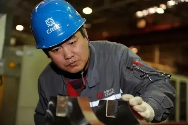 “汽修女孩”再出圈，小伙用榫卯结构做面包成世界冠军……这些职校生都很了不起！