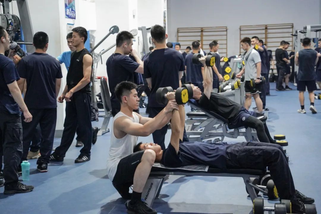 免费!免费!杭州这里天一黑就爆满!乌泱泱人挤人! 免费!免费!杭州这里天一黑就爆满!乌泱泱人挤人!