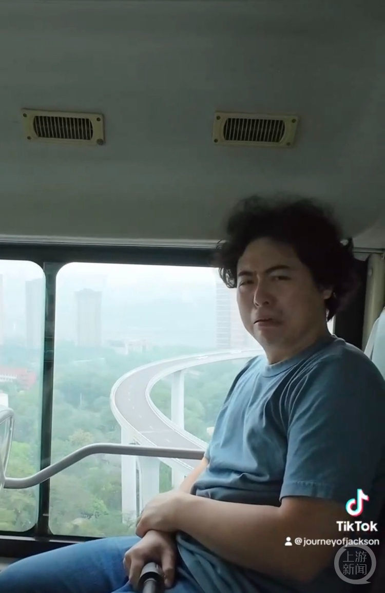 重庆小哥把“上班之路”发到网上,全世界网友惊呆了! 重庆小哥把“上班之路”发到网上,全世界网友惊呆了!