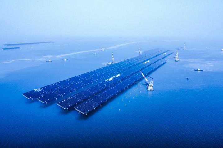 全球最大开放式海上光伏项目并网发电 全球最大开放式海上光伏项目并网发电