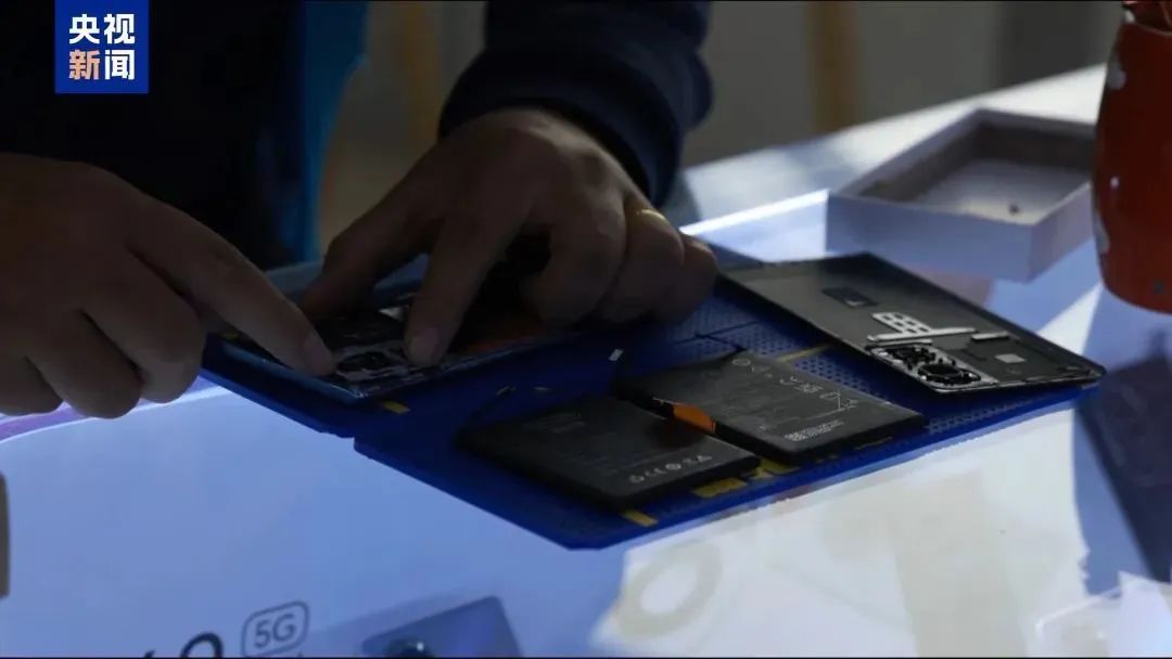 “科学”流言榜 丨发际线上移就是脱发?来看专家科学解读 “科学”流言榜 丨发际线上移就是脱发?来看专家科学解读