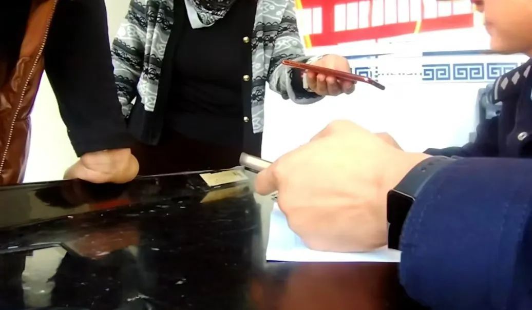 塔克拉玛干沙漠六小时生死营救后，自驾驴友为蜀黍点赞！