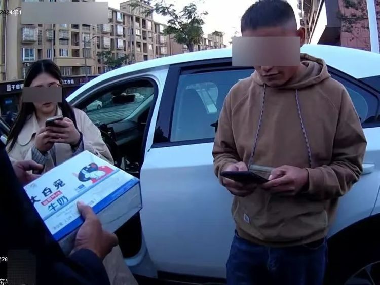 疑似遭遇诈骗？紧急拦截“大白兔牛奶”！