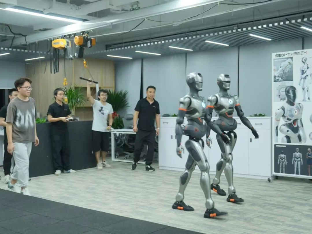 全球首次实现，走路最像人！