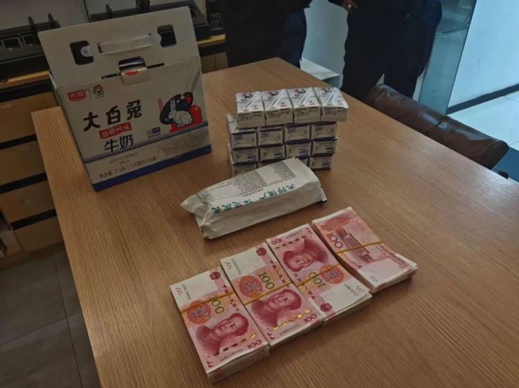 疑似遭遇诈骗？紧急拦截“大白兔牛奶”！