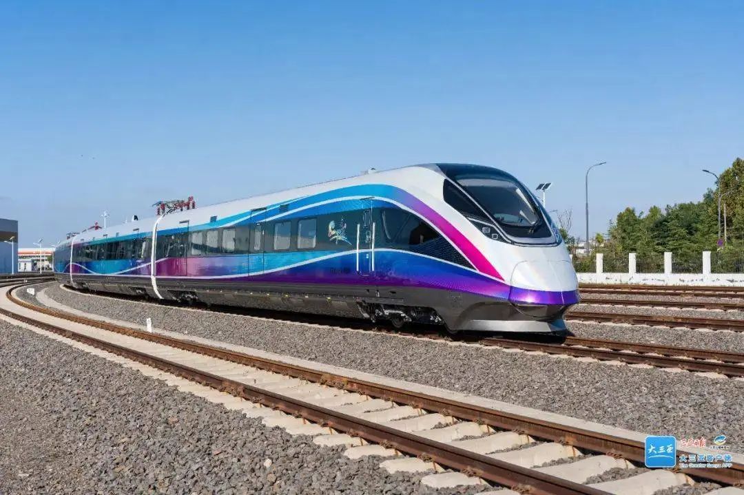 AI赋能、自助饮料、无线充电……海南“最潮”动车组来啦！