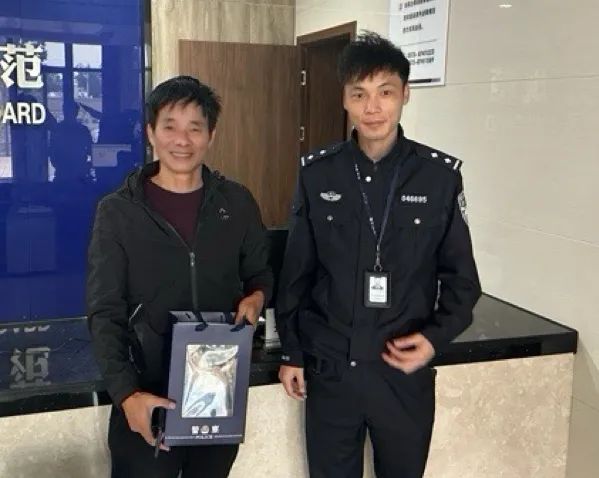 海宁滴滴司机接到神秘包裹，直接送派出所...