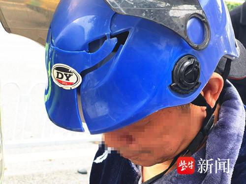 骑车男子遇事故 头盔帮避险 骑车男子遇事故 头盔帮避险