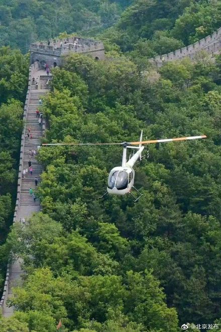 新航线开通，游客可乘直升机低空游览慕田峪长城