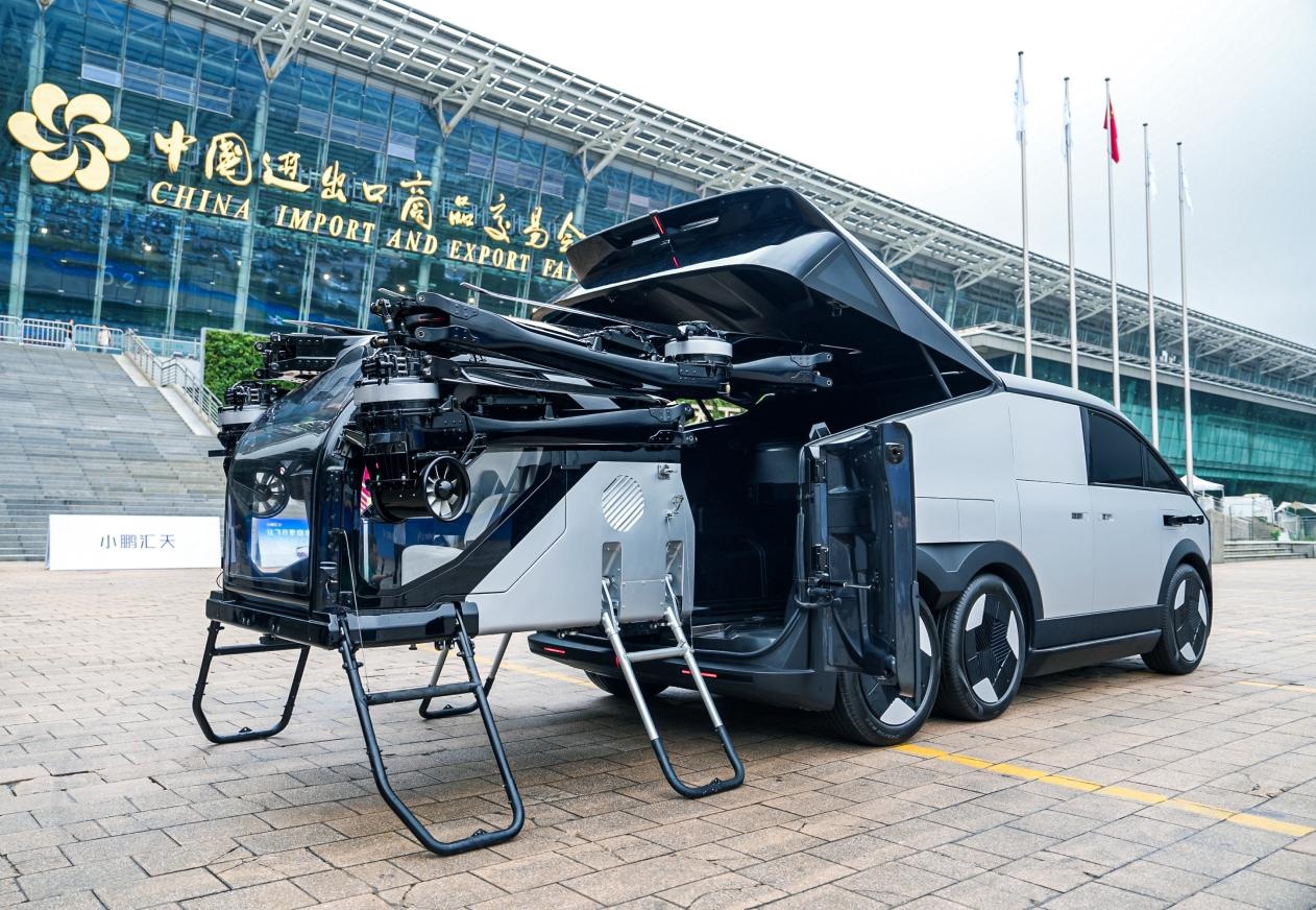 “陆地航母”完成全球公开载人首飞