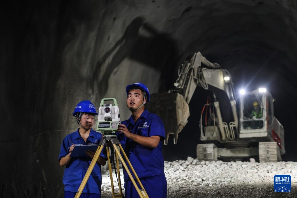 广东：揭惠铁路最长隧道贯通