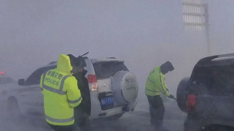 10级“风吹雪”！交警紧急营救一车4人！