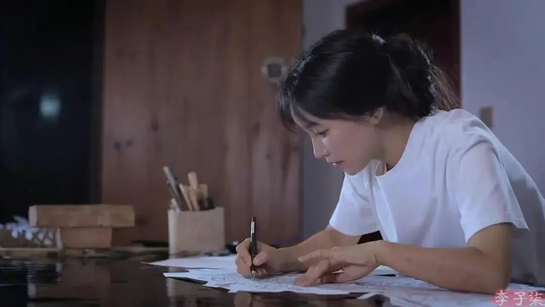 “李子柒身份证改名”上热搜!身份证上的姓名想改就能改吗? “李子柒身份证改名”上热搜!身份证上的姓名想改就能改吗?