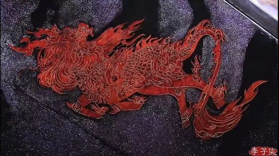 “雕漆隐花”技法有多难？让李子柒一度破防嚎啕大哭