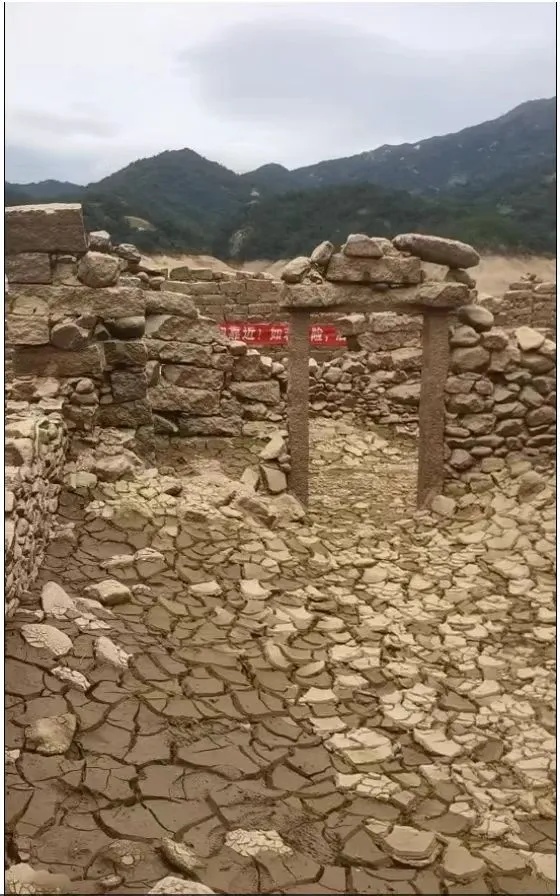 广东一水库枯竭后惊现“古村落遗址”？当地紧急提醒