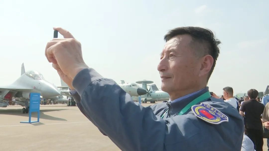 “我们的飞机真棒”!跟101岁的战士连线…… “我们的飞机真棒”!跟101岁的战士连线……