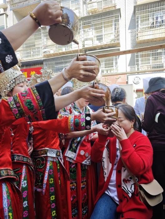 理发师晓华走红背后，是一场从“头”开始的文旅热