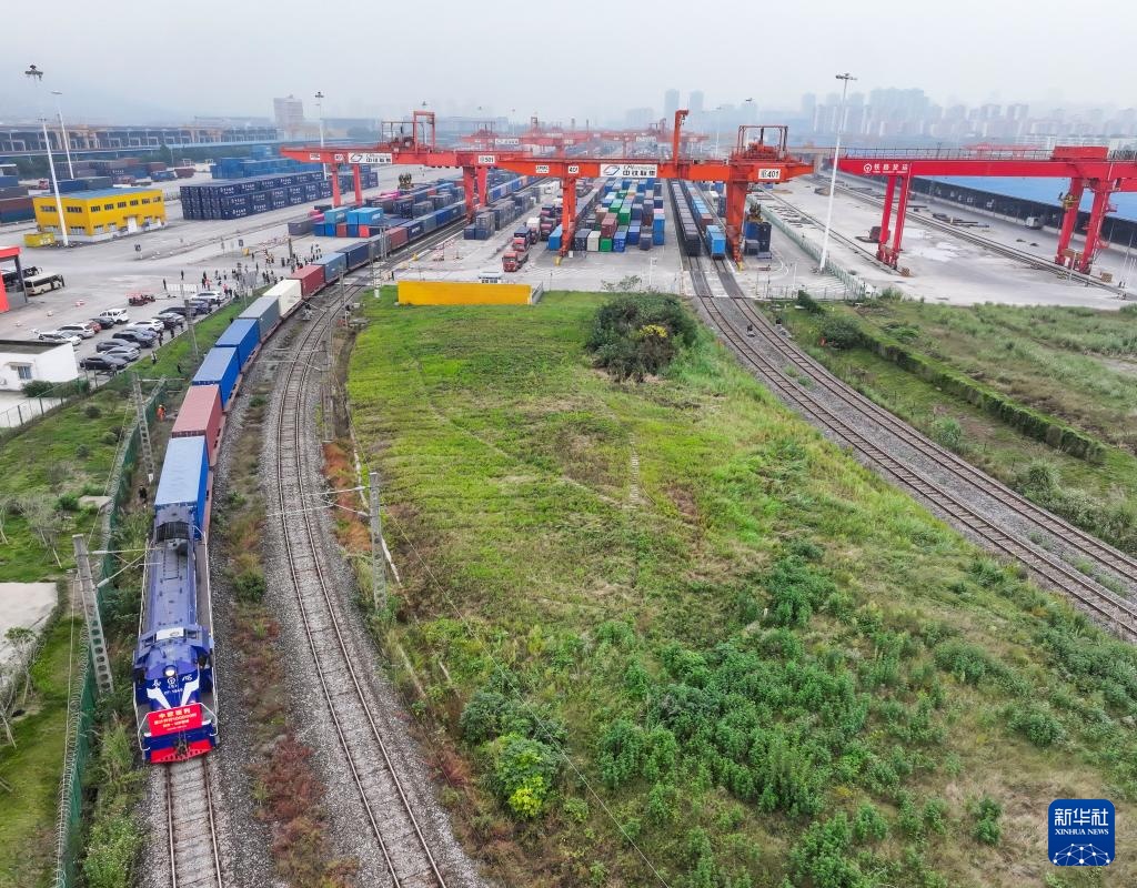 中欧班列开行突破10万列 中欧班列开行突破10万列