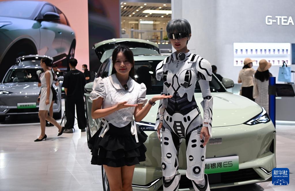 广州车展开幕 新能源车受关注 广州车展开幕 新能源车受关注