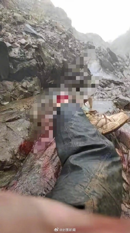 四川一驴友爬九峰山坠崖身亡 多方回应