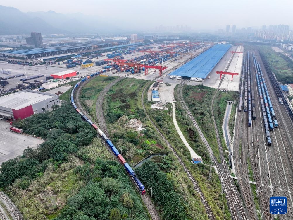 中欧班列开行突破10万列 中欧班列开行突破10万列