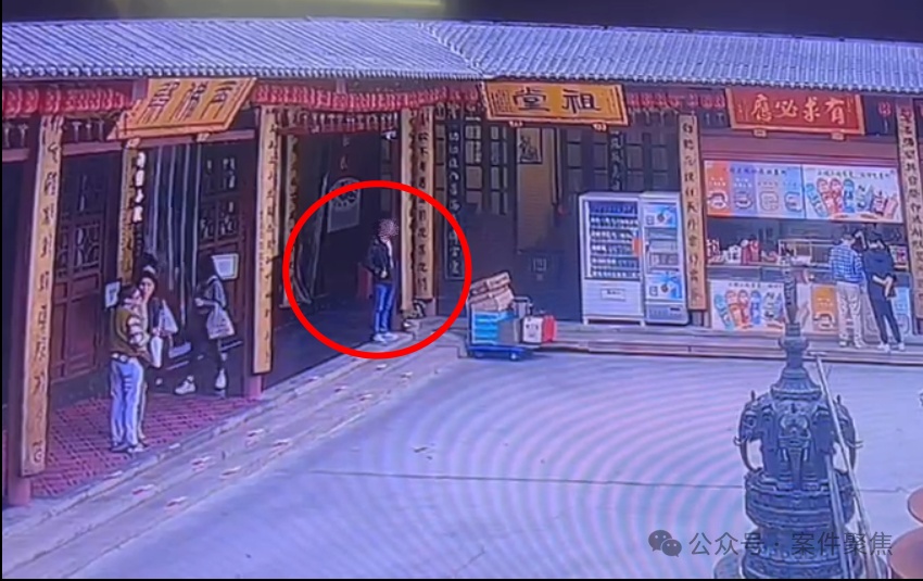 上海又一寺庙功德箱被盗!怎么老盯着功德箱不放… 上海又一寺庙功德箱被盗!怎么老盯着功德箱不放…