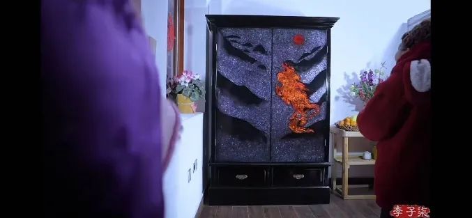 “雕漆隐花”技法有多难？让李子柒一度破防嚎啕大哭