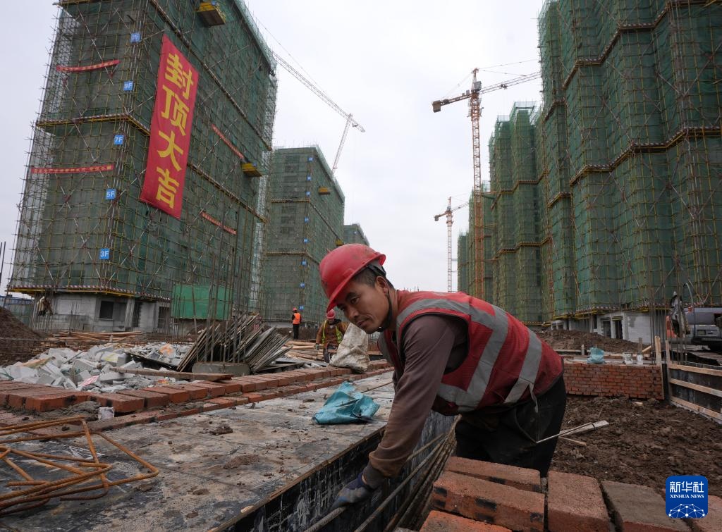 沈阳:城中村改造回迁安置房项目封顶 沈阳:城中村改造回迁安置房项目封顶