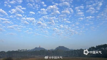 冷空气即将到货！广西玉林市 “鱼鳞云”扮靓天空