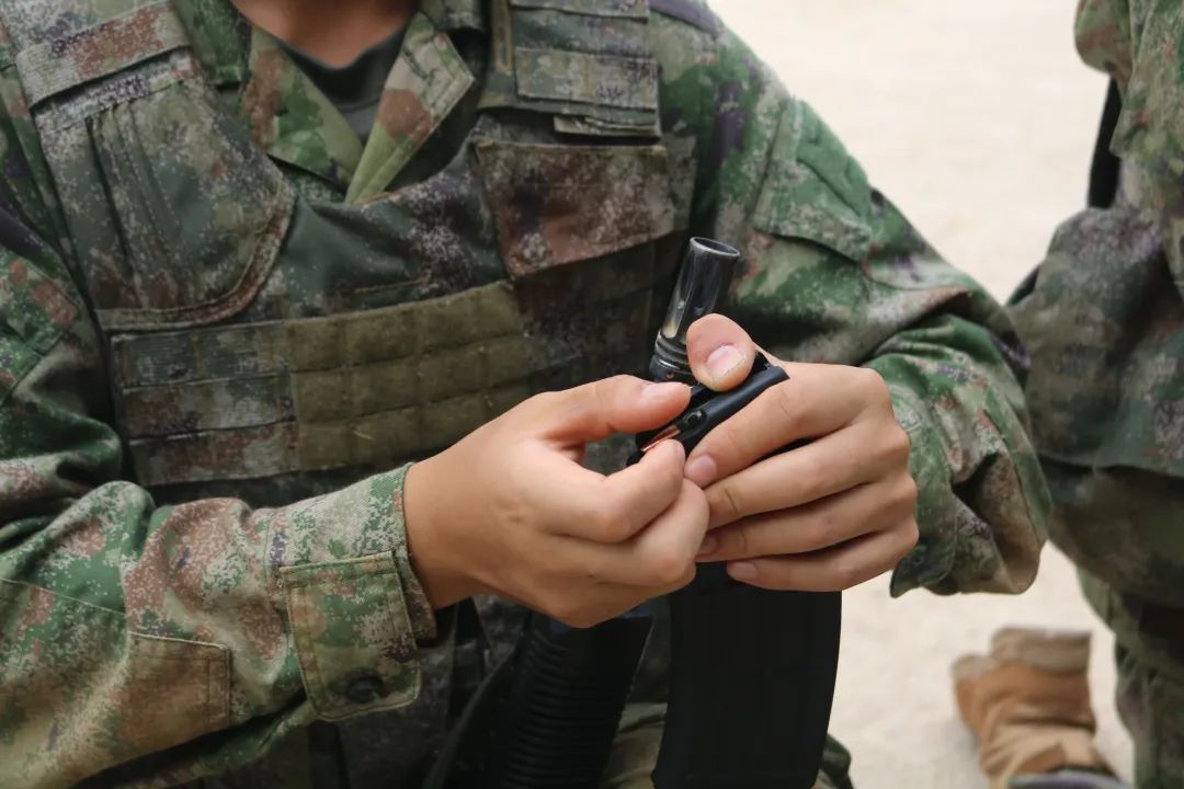 开挂了?!这名新兵连续3次50环 开挂了?!这名新兵连续3次50环