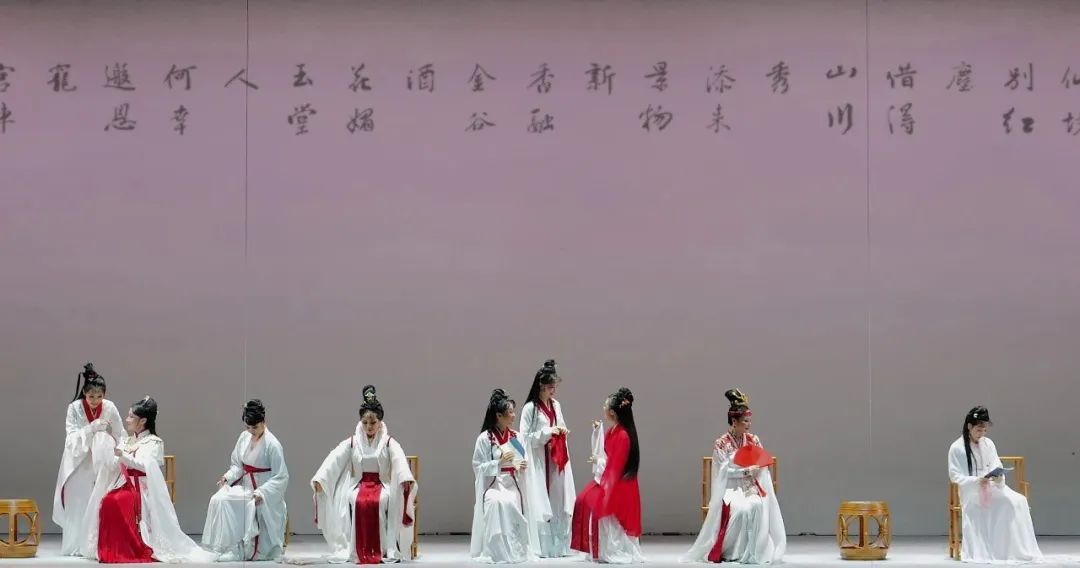 34种语言、155个译本……“出海”又“出彩”,《红楼梦》如何做到 34种语言、155个译本……“出海”又“出彩”,《红楼梦》如何做到