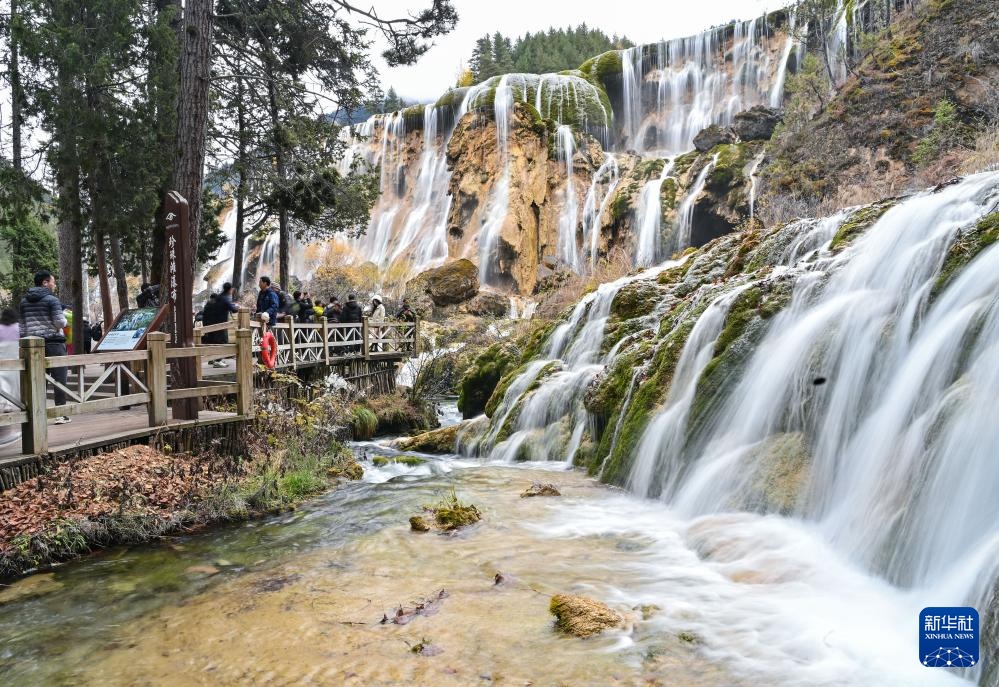 四川九寨沟景区“淡季不淡” 四川九寨沟景区“淡季不淡”
