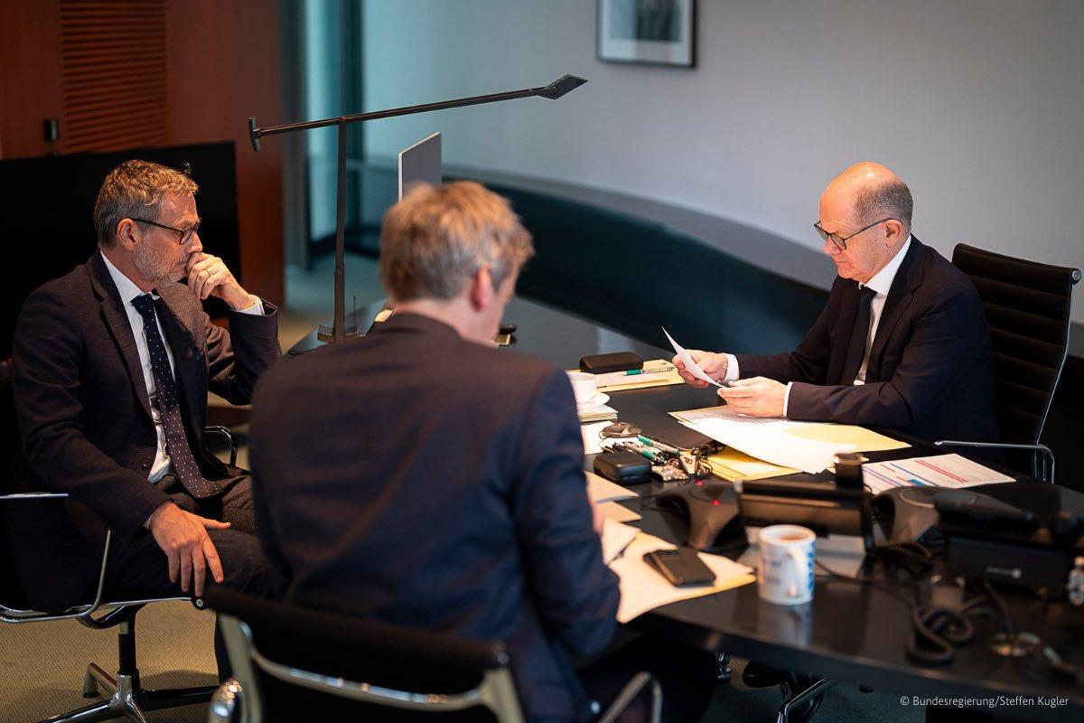 断联23个月后 德国总理给普京打了个电话 断联23个月后 德国总理给普京打了个电话