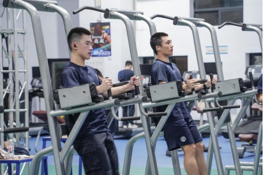 健身房要排队取号?网友:看完嘴角压不住了 健身房要排队取号?网友:看完嘴角压不住了