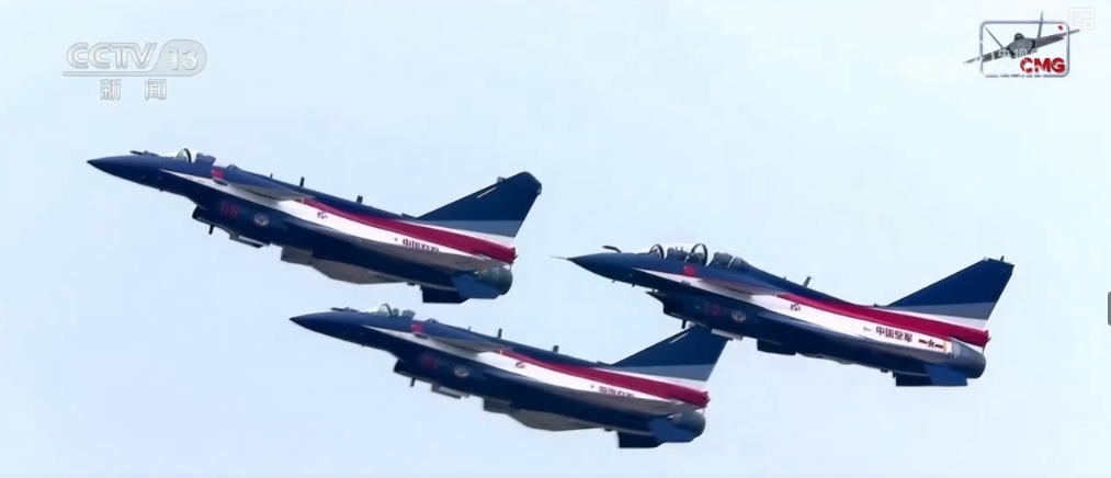 酷炫,展现血性胆气!空军飞行表演队炫舞蓝天 酷炫,展现血性胆气!空军飞行表演队炫舞蓝天