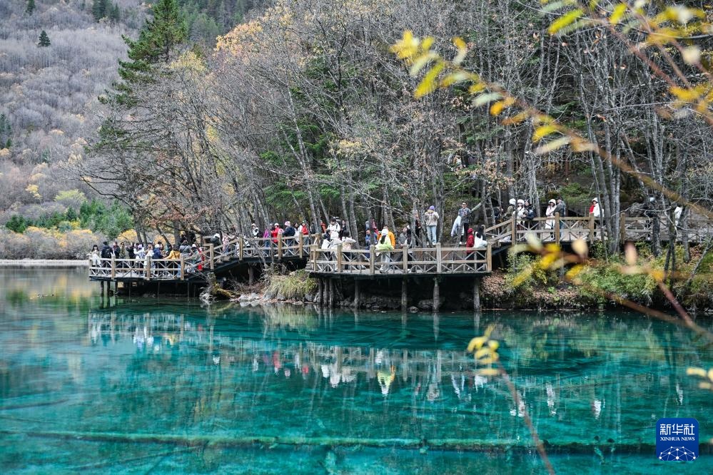 四川九寨沟景区“淡季不淡” 四川九寨沟景区“淡季不淡”