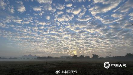 冷空气即将到货！广西玉林市 “鱼鳞云”扮靓天空