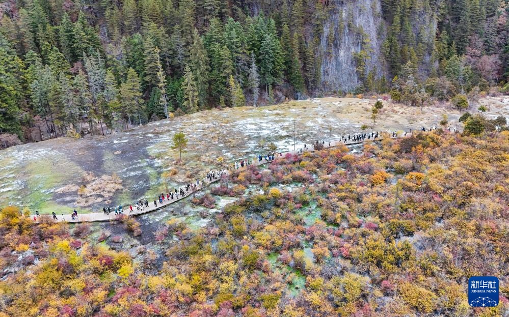 四川九寨沟景区“淡季不淡” 四川九寨沟景区“淡季不淡”