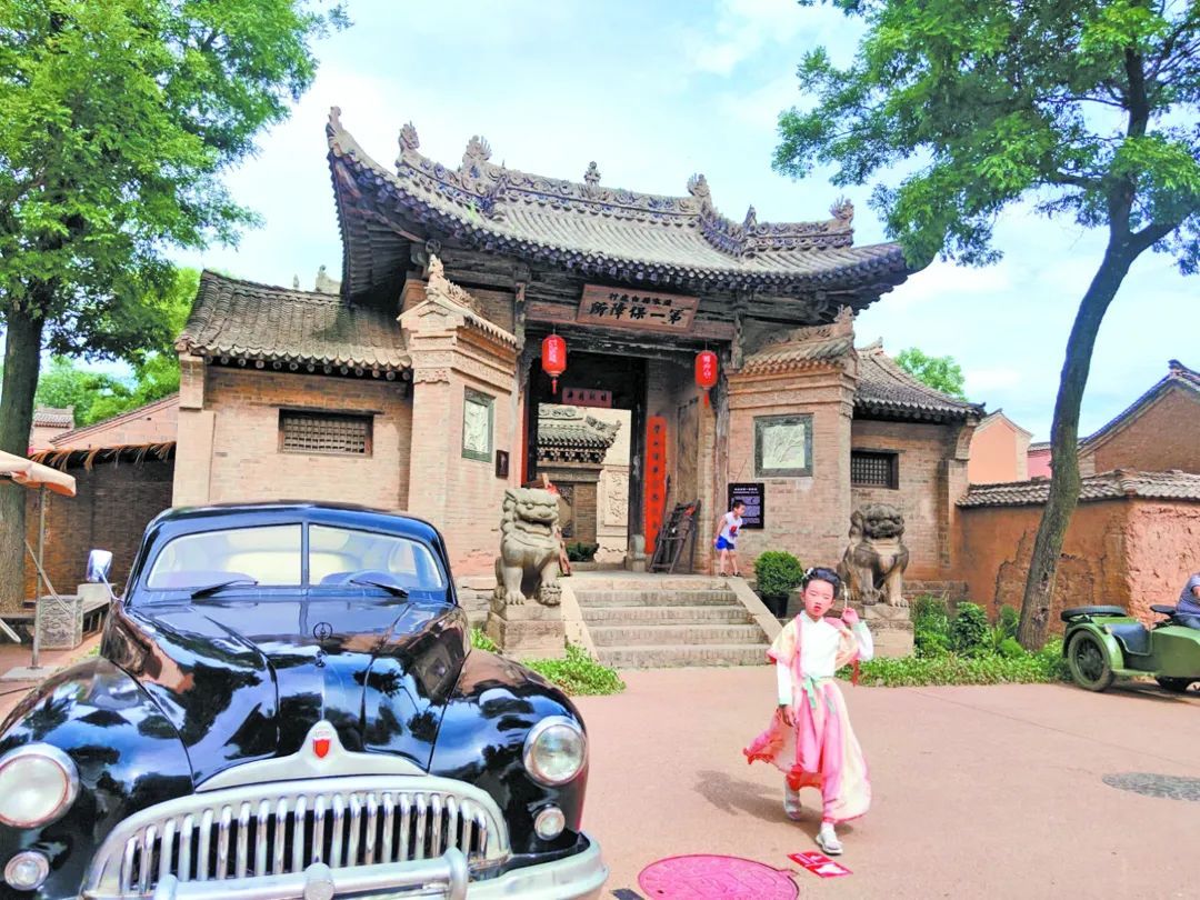 “影视外景地+旅游目的地” 多元服务促“光影联动” “影视外景地+旅游目的地” 多元服务促“光影联动”