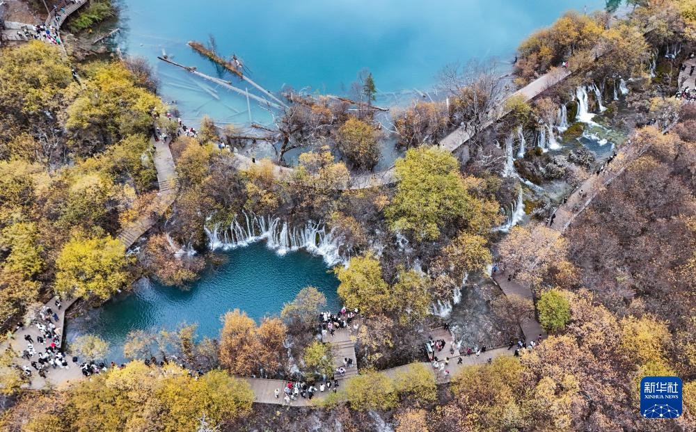 四川九寨沟景区“淡季不淡” 四川九寨沟景区“淡季不淡”