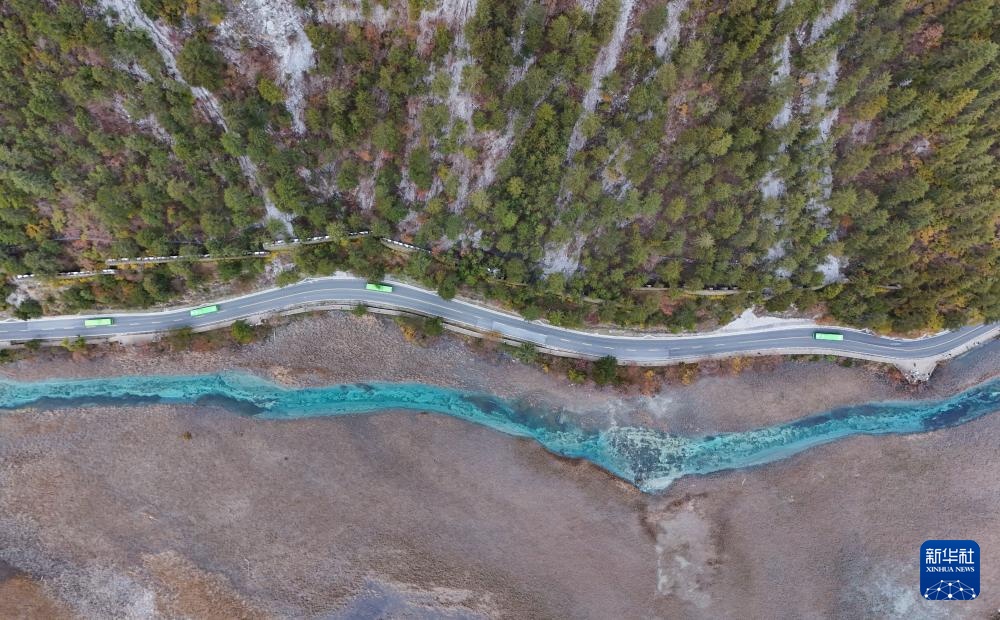 四川九寨沟景区“淡季不淡” 四川九寨沟景区“淡季不淡”